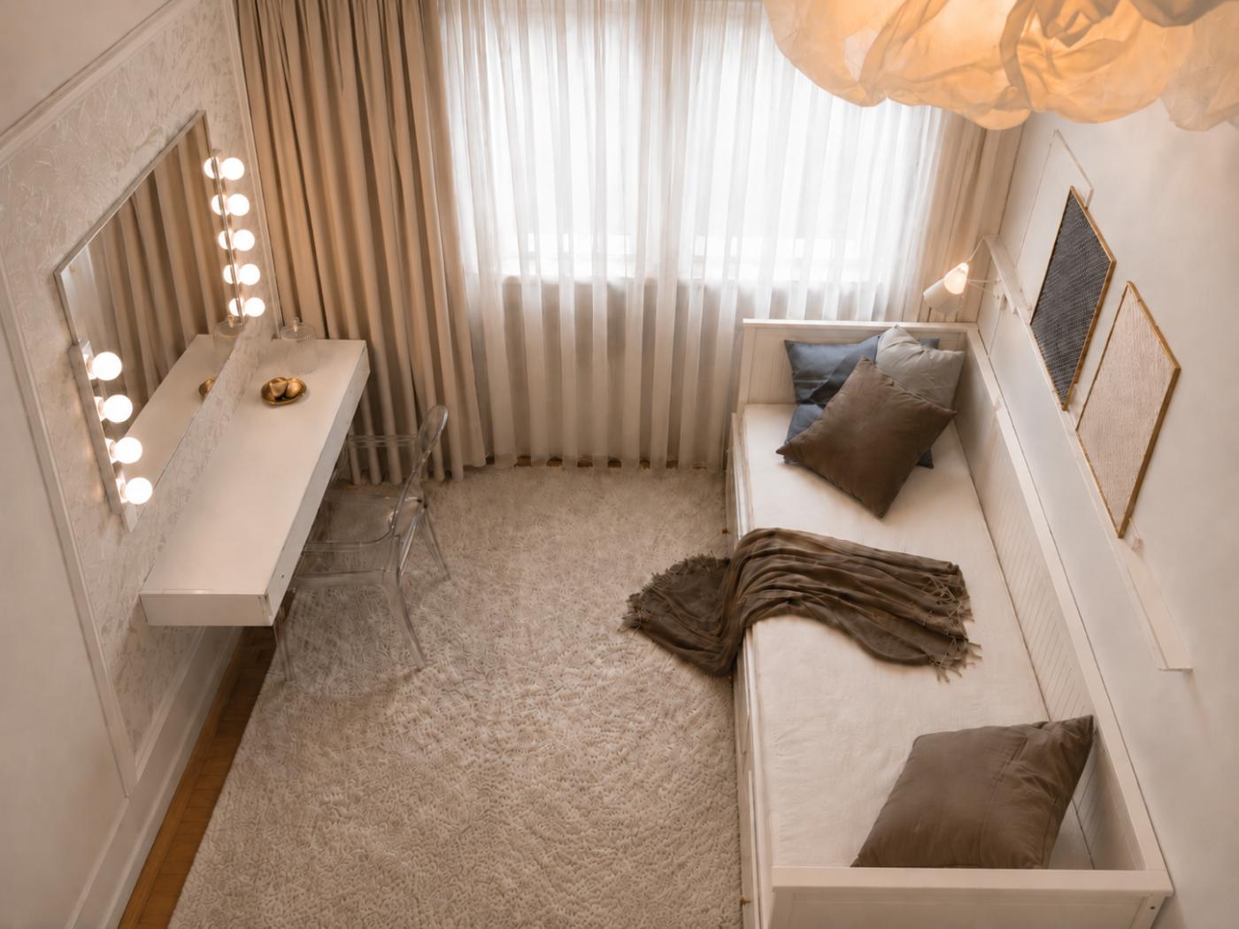 Vizualizace elegantního pokoje pro teenagerku se spacím a toaletním koutkem v jemných neutrálních odstínech